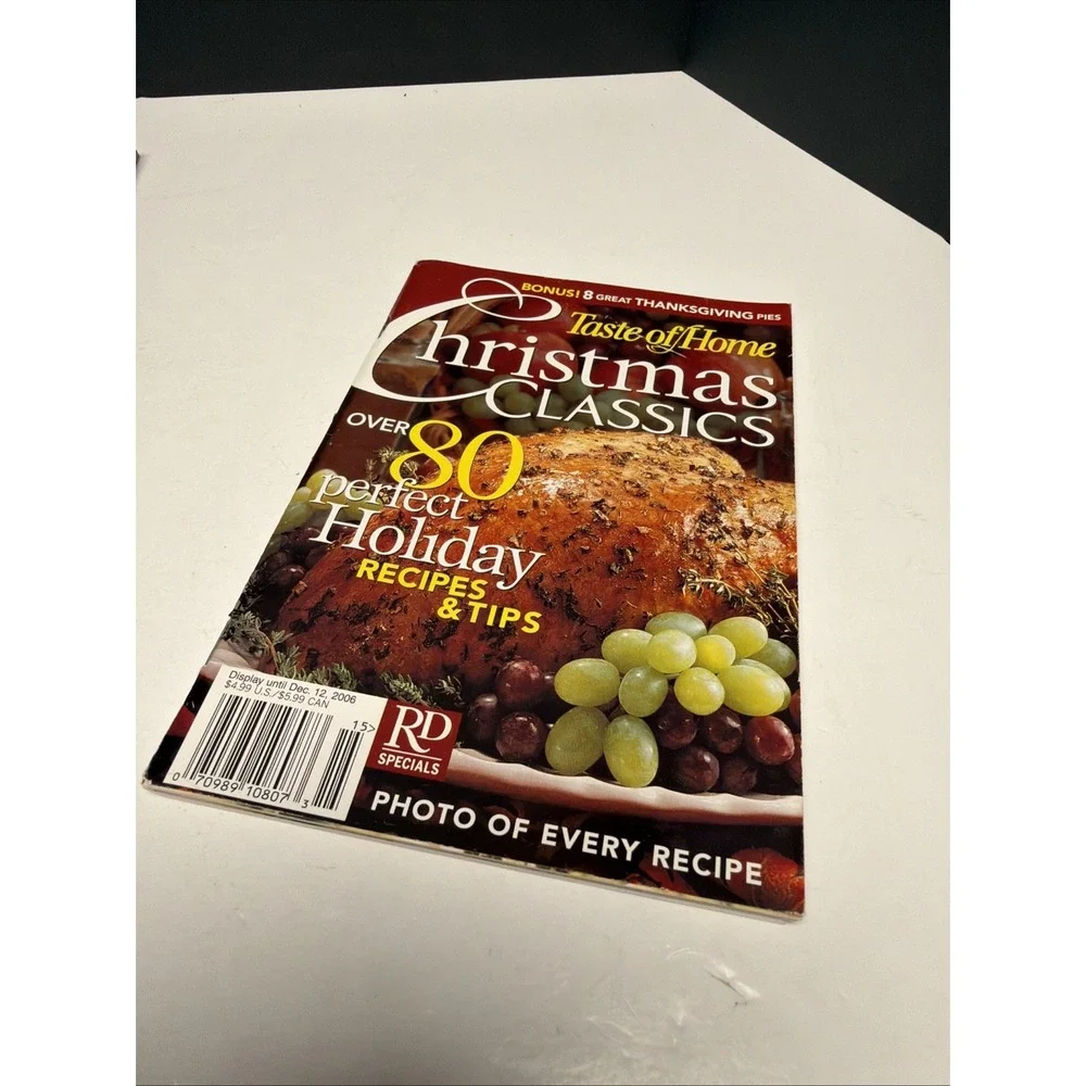 TASTE OF HOME Christmas Booklet Cookbooks With Photo Recipe Cards Lot Of 5